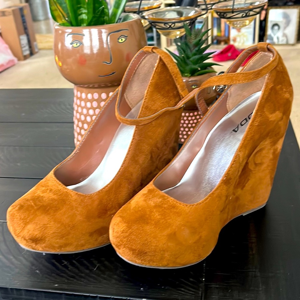 Wedge Mary Jane (faux suede)